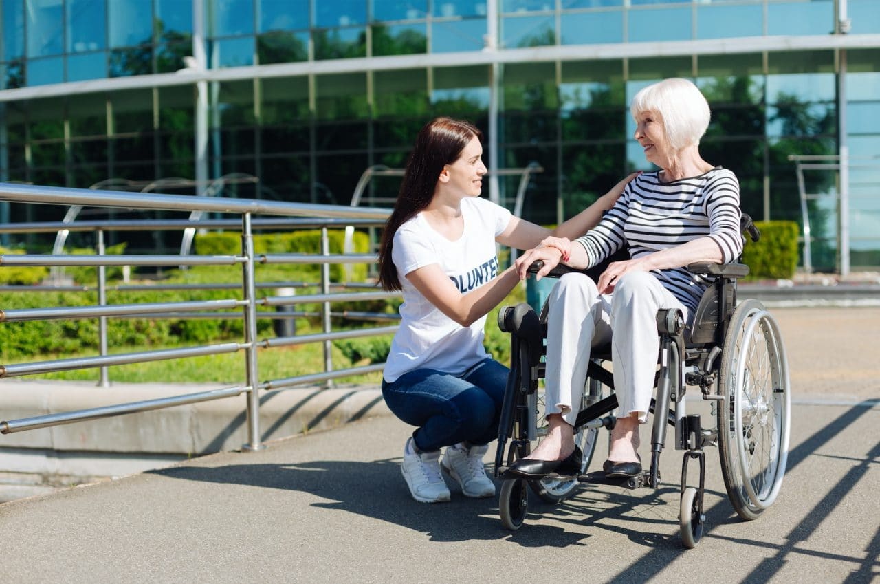 Covid : création de 10 000 missions de service civique en faveur du lien intergénérationnel ...